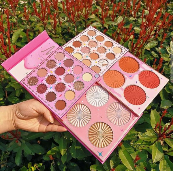 fashion makeup palette eyeshadow blush highlighter makeup palette 1