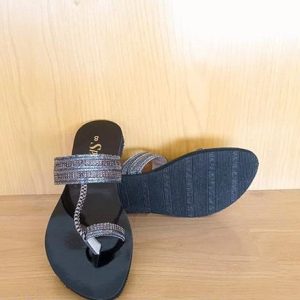 Womens Rexine Embroidered Kolhapuri h7 y8